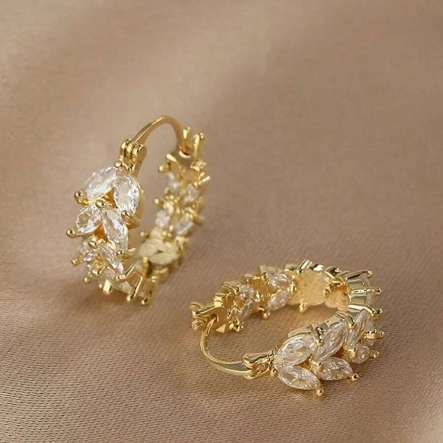 时尚精致的闪亮立方氧化锆叶形耳环，优雅的女士珠宝配饰，适合日常佩戴和送礼。 - 金色 - 查看 1