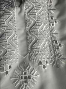 Blus i bohemisk stil med broderad knytringning och nedsänkt axel, långärmad och vanlig längd för kvinnor - Vitt - Visa 4