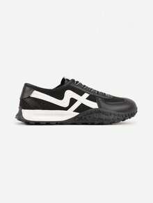 Zapatillas deportivas con suela estampada de forma abstracta y correas decorativas - Negro - Ver 3