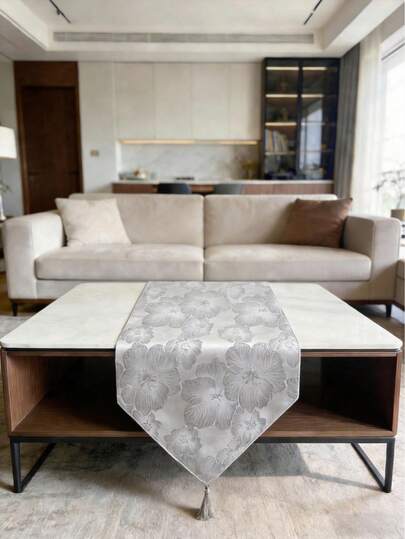 1 件灰色 2D 平面桌旗/桌布，饰有 3D 立体花卉图案。专为派对餐桌装饰而设计。桌旗、现代桌旗、桌布、餐桌中心装饰、现代餐桌中心装饰、早餐垫、家具垫、圣诞节装饰、圣诞装饰。派对桌旗用品、派对装饰品。适用于家庭、花园、露台节日餐桌和派对。用途广泛，多种尺寸可选。