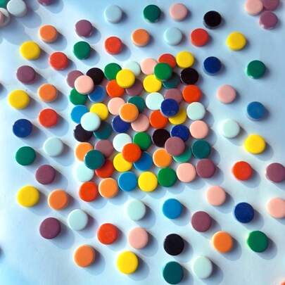 每包150克/5.29盎司，多种颜色DIY马赛克装饰圆片，适用于DIY项目、客厅、厨房、浴室、家居装饰、花园装饰、艺术和手工艺品，色彩和图案丰富。