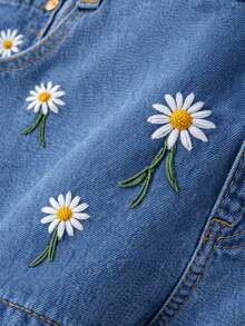 Women's Plus Size Denim Shorts With Elastane And Sunflower Embroidery - Comfort And Style - 藍白色 - 查看 8