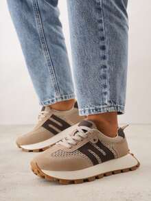 Tênis Natural Com Sola Grossa E Tiras Decorativas. - Bege - Ver 2