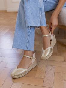 VIKIVIKI SHOES Women's Wedge Espadrilles, Valencian Espadrille Sandals With A Closed Front, Two-Tone Design, Elegant And Stylish, Comfortable And Lightweight Jute Wedge With Adjustable Ankle Strap, Breathable Summer Footwear For Daily Walks, Holidays, City And Beach, Platform That Stylizes The Silhouette And Combines With Dresses, Skirts, Linen Or Casual Chic Seasonal Looks - 金色 - 查看 2