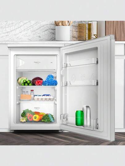  Frigorífico compacto Cecotec Bolero CoolMarket TT 107 branco, Classe E, com impressionante capacidade de 107 litros, armazenamento otimizado com prateleiras e compartimento de refrigerador, porta reversível para se adaptar a qualquer espaço, gaveta de congelador, baixo nível de ruído e design compacto ideal para qualquer divisão.