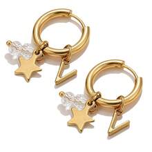 一对低过敏性不锈钢耳环，A-Z 个性化字母星形水晶吊坠耳环，防水不褪色耳饰，女士日常礼物 - 金色 - 查看 28