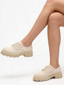 Zapatos Oxford para Mujer con Plataforma y Suela Track Dentada, Cierre con Cordones, Estilo Casual Urbano, Punta Redonda, Zapatos Bajos Tipo Chunky para Oficina, Colegio y Uso Diario, Gamuza Sintética - Beis - Ver 3