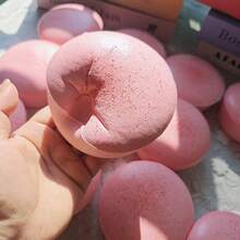 新款高品质草莓酸奶蛋糕慢回弹欧式慕斯蛋糕逼真食物挤压玩具，减压玩具 - 彩色 - 查看 2