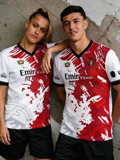 马德里 X 曼彻斯特足球系列。西班牙和英格兰主题运动上衣、户外装备和舒适的V领休闲T恤。适合比赛、训练和健身，是“白色巨人”、“银河战舰”和“红魔”球迷的理想之选。一份理想的礼物。