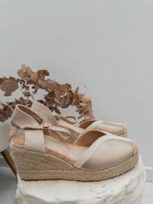 VIKIVIKI SHOES Women's Wedge Espadrilles, Valencian Espadrille Sandals With A Closed Front, Two-Tone Design, Elegant And Stylish, Comfortable And Lightweight Jute Wedge With Adjustable Ankle Strap, Breathable Summer Footwear For Daily Walks, Holidays, City And Beach, Platform That Stylizes The Silhouette And Combines With Dresses, Skirts, Linen Or Casual Chic Seasonal Looks - 金色 - 查看 5