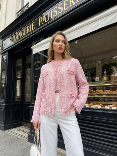 女士粉色流苏边饰外套，优雅吸睛的冬季外套，圣诞节和新年夜的迷人派对装扮，奢华晚礼服外套