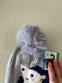 Touca Infantil de Inverno com PomPom Forrada em Plush Estampa Animal Quente e Confortável - Cinza - Visão 2