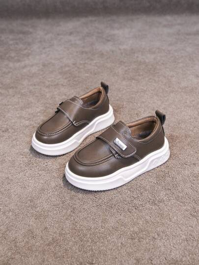 Une paire de chaussures de sport à scratch unisexes pour enfants, dernier style 2026. Mocassins de printemps dans un nouveau style chinois, convenant aux garçons et aux filles, idéaux pour toutes les saisons