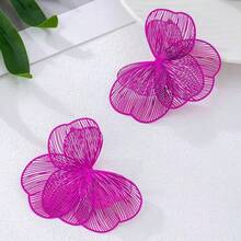 Boucles d'oreilles élégantes et exagérées pour le marché européen et américain, boucles d'oreilles de luxe de niche avec fleurs creuses à gauche et à droite pour femmes - des boucles d'oreilles - Voir 2