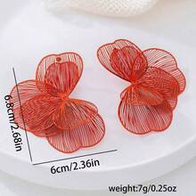 Boucles d'oreilles élégantes et exagérées pour le marché européen et américain, boucles d'oreilles de luxe de niche avec fleurs creuses à gauche et à droite pour femmes - des boucles d'oreilles - Voir 9