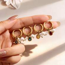 复古金色不锈钢耳环，饰以水滴形宝石和仿珍珠吊坠，优雅女士耳环 - 金色 - 查看 2