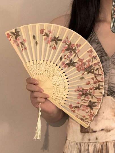 1 chiếc quạt xếp cổ điển, quạt tre cầm tay có tua rua, quạt táo gai, quạt tre, quạt vẽ tranh, quạt cầm tay gấp gọn, quạt cưới, quạt tiệc, quạt trang trí, phong cách thanh lịch giản dị, quà tặng Ngày của Mẹ, quà sinh nhật, quà tựu trường.