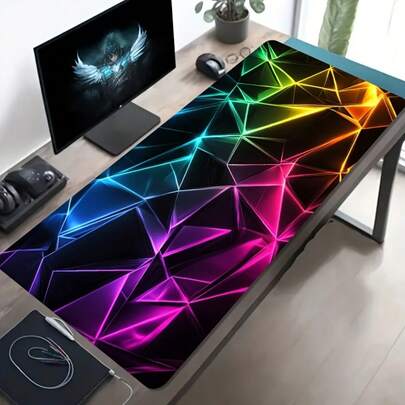 Mousepad gamer extragrande com estampa geométrica neon, base de borracha antiderrapante e lavável, design durável e resistente a manchas. Ideal para presentear gamers, este mousepad de tamanho grande é uma opção moderna e prática para qualquer espaço de trabalho ou ambiente de estudo.