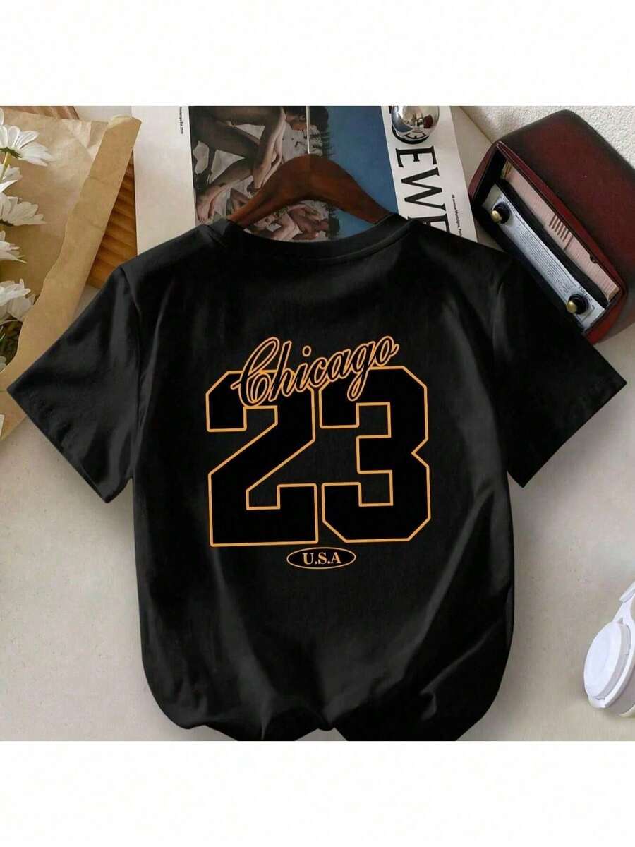 Camiseta infantil CHICAGO 23 estampa frente e costas Blusa Casual de Manga Curta, Gola Redonda, Estampa Esportiva Chicago 23, para Meninos Jovens - Preto - Visão 1