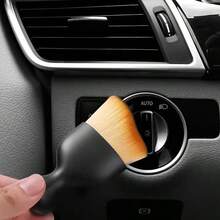 Limpia tu coche de abajo hacia arriba con esta elegante herramienta de cerdas ultra suaves. Es un removedor de polvo multifuncional diseñado específicamente para el interior del automóvil, lo que facilita el mantenimiento. Este limpiador portátil cuenta con un mango ergonómico y una construcción duradera HJBC - 1 pieza - Negro - OPP - Ver 8