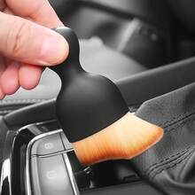 Limpia tu coche de abajo hacia arriba con esta elegante herramienta de cerdas ultra suaves. Es un removedor de polvo multifuncional diseñado específicamente para el interior del automóvil, lo que facilita el mantenimiento. Este limpiador portátil cuenta con un mango ergonómico y una construcción duradera HJBC - 1 pieza - Negro - OPP - Ver 6