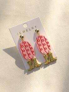 一对可爱西部风红色鸡蛋配绿色靴子亚克力吊坠耳环，送给女性参加音乐节、节日派对的礼物 - 粉色 - 查看 3