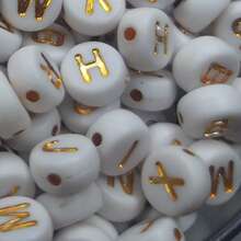 300 Alphabet Letter Or Symbol Beads 7x4mm Bracelets And Necklaces Costume Jewelry Various Colors And Models Heart Star Zodiac Signs Peace Cross Letter - Màu trắng với chữ vàng - Xem 2