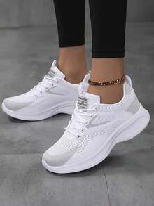 大码透气休闲女鞋，女士软底软面跑步鞋，女士运动鞋，时尚轻便舒适女鞋，女士慢跑鞋，女士圆头系带健步鞋，女士白色运动鞋，女士公路跑鞋，女士时尚休闲旅行鞋，女士白色运动鞋，女士旅行鞋，适合情人节、宰牲节、护士节、派对等场合。 - 白色 - 查看 2