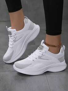 大码透气休闲女鞋，女士软底软面跑步鞋，女士运动鞋，时尚轻便舒适女鞋，女士慢跑鞋，女士圆头系带健步鞋，女士白色运动鞋，女士公路跑鞋，女士时尚休闲旅行鞋，女士白色运动鞋，女士旅行鞋，适合情人节、宰牲节、护士节、派对等场合。 - 白色 - 查看 5
