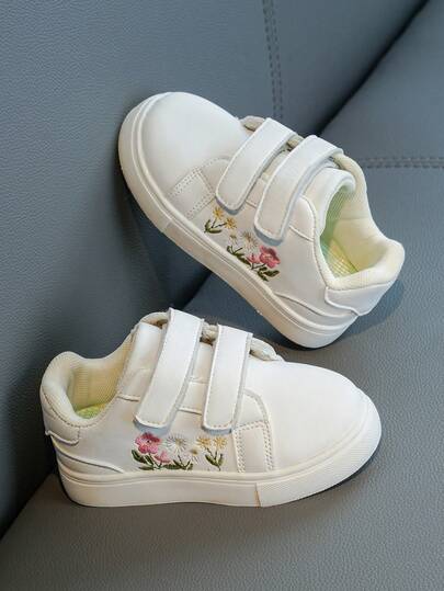 1 Pair Children's Sports Shoes, Floral Embroidery Elevates The Look, Fresh And Cute Easy To Match. Dual Hook And Loop Design Allows Kids To Put On And Take Off Easily And Fits The Foot Shape. Quality Leather Upper Easy To Clean, Soft And Breathable Lining Prevents Stuffiness. Round Toe Cap Prevents Collision, Stable Sole Supports Walking. Comprehensive Consideration Of Appearance, Convenience, Comfort And Safety To Meet Kids' Daily Wear And Activity Needs.