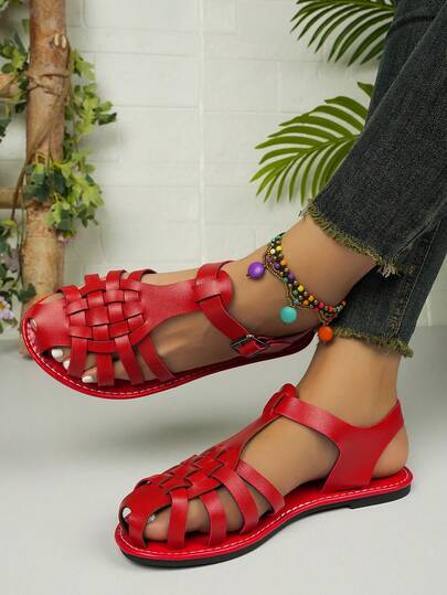 Nuevas sandalias planas de verano para mujer, versátiles y de moda, con diseño retro de jaula de cerdo tejida