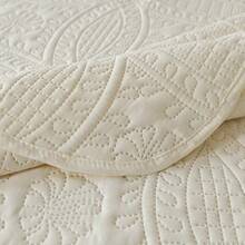 3pcs/Set Grey Butterfly Double-Sided Quilted Bedspread (1 Bedspread, 2 Random Pillowcases, No Pillow Inserts), High-End & Elegant, Suitable For Hotels, Guest Rooms, Bedrooms, Super Soft, All-Season - Beige - View 6