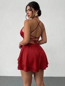 Vestido Mini Satinado con Espalda Multitiras y Falda de Olán - Burdeos - Ver 2