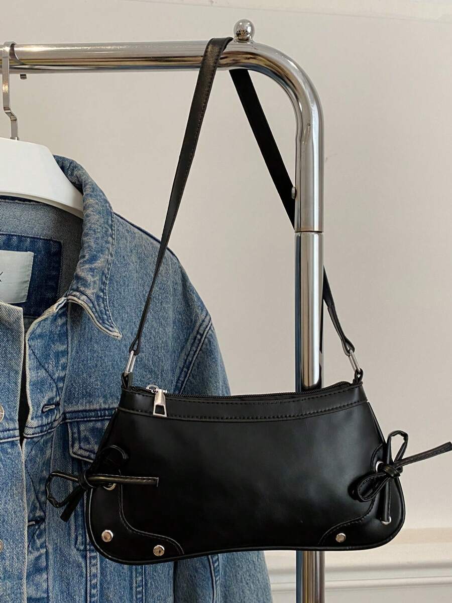 Tas bahu baru ini memiliki desain sederhana dan modis dengan motif leopard dan kontras warna yang mencolok. Desainnya dapat dilipat, sehingga dapat digunakan sebagai tas genggam maupun tas bahu. Sangat cocok untuk kegiatan sehari-hari, berbelanja, ke kantor, pesta, liburan, dan perjalanan singkat. Warna burgundy-nya sangat serbaguna. - Hitam - View 1