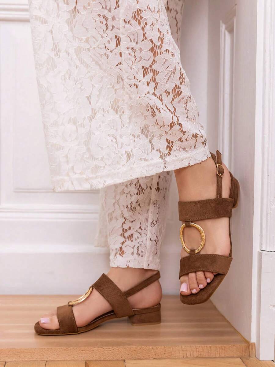 Sandales à petit talon carré avec bride tressée et boucle décorative - 棕色 3888 - 查看 1