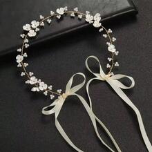 Christening Tiara, Flower Girl Hair Arrangement, Bridesmaid Headpiece With Minimalist Pearly Flowers, Luxury Children's Hair Accessory With Flexible Gold Wire. - 彩色 - 查看 2