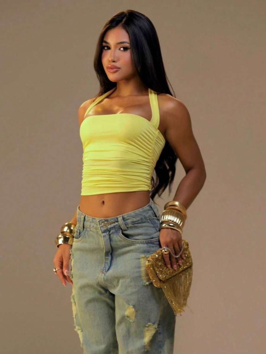 Cropped feminino alça larga decote reto franzido lateral modelagem ajustada tecido confortável look casual elegante moda feminina verão - Amarelo - Visão 1