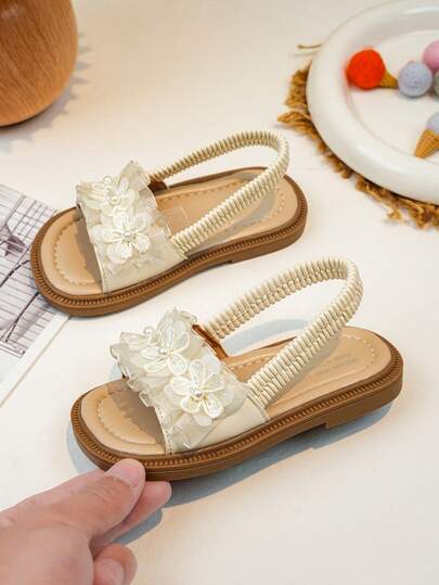1 Pair Girls' Spring/Summer Flat Sandals + Baby Toddler Sandals + Lace Flower Princess Sandals, Gentle Style Girls' Sandals With Pearl Flower Decor, Elastic Back Strap For Comfortable Wear, Sweet & Cute, Eye-Catching For Summer Outings