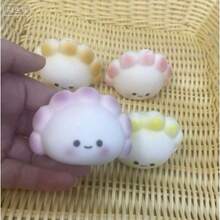 中式饺子造型捏捏乐减压玩具，采用优质柔软弹性材料制成，触感舒适，方便携带，适合工作、旅行、休闲等各种场合，是情人节、万圣节、节日派对的理想礼物，也是一款热门的快递减压玩具。 - 彩色 - 查看 4