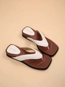 Sandalias de dedo con cuña de punta cuadrada para mujer, sandalias de chanclas cómodas y de moda, adecuadas para la playa de verano y el uso diario casual - Blanco - Ver 6