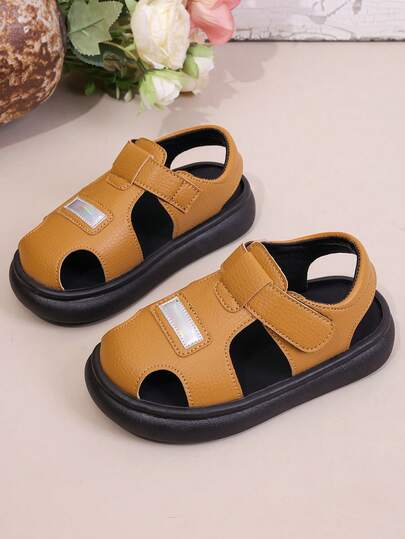 一双男女通用PU魔术贴平底可爱拖鞋，软底防滑儿童沙滩鞋，时尚百搭学生运动凉鞋，适合夏季日常穿着和海滩度假