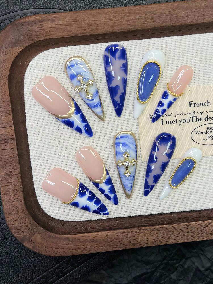 10片装Y2K美甲尖头按压式美甲套装 - 手工制作，粉色美甲，蓝色美甲，白蓝渐变法式美甲，手工3D金链，手绘金色图案和蓝色渐变美甲设计，闪亮金色十字架装饰 - 彩色 - 查看 11