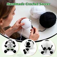 1件趣味足球礼物，适合男孩女孩男士女士，迷你足球配件酷炫小玩意，球员爱好者毛绒玩具礼物，圣诞装饰品，圣诞袜填充物，生日派对装饰品 - 彩色 - 查看 3