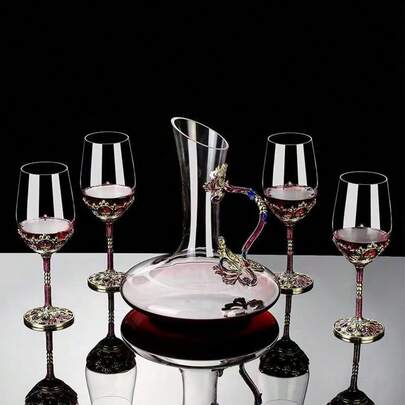 精致优雅的高端定制珐琅雕花高脚红酒杯/香槟杯，此款即将下架，如果您喜欢，可以到其他店铺购买。适用于家庭娱乐/商务招待/聚会/婚礼/节日礼物/情侣周年纪念等场合。纯手工制作，物超所值，带来别具一格的视觉冲击力。奢华高脚杯（手工制品，限量生产，敬请关注）