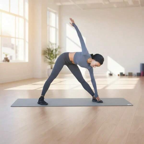 YESH MARKET El Tapete Yoga Pilates Fitness Ejercicio 4 MM es la elección ideal para quienes buscan comodidad y funcionalidad en su práctica diaria. Con un espesor de 4 mm, proporciona el soporte necesario para realizar ejercicios de yoga, pilates y fitness, permitiendo una experiencia de entrenamiento más placentera.  Fabricado en material fomi, este tapete es antideslizante, lo que garantiza estabilidad en cada movimiento, incluso en las posturas más desafiantes. Su diseño plegable facilita su transporte, permitiendo llevarlo a cualquier lugar, ya sea en casa, en el gimnasio o al aire libre.  Con unas dimensiones de 150 cm de largo y 60 cm de ancho, se adapta a diferentes tipos de cuerpo y estilos de ejercicio. Aunque no es a prueba de agua, su superficie es fácil de limpiar, lo que lo convierte en una opción práctica para el uso diario.  Ideal para principiantes y expertos, este tapete es perfecto para quienes desean mejorar su bienestar físico y mental.