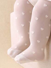 Bộ áo liền quần thời trang màu be cho bé gái, họa tiết trái tim, thích hợp cho bé gái. Bộ áo này rất phù hợp để mặc vào mùa hè, có thể phối cùng chân váy nhỏ, vừa thoáng mát vừa chống nắng. - Nhiều màu - Xem 9