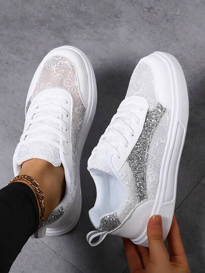 2026 Nuevos zapatos casuales transpirables y ligeros de talla grande para mujeres, zapatos cómodos de suela blanda y superficie suave, zapatillas blancas casuales, zapatos blancos brillantes, zapatos de lona blancos para estudiantes, zapatos de skateboard, zapatos blancos de cordones y punta redonda, zapatos blancos cómodos para caminar, zapatos de viaje, zapatos blancos de enfermera, zapatillas de moda casual, zapatos blancos calados de verano, zapatos planos transpirables de moda para mujeres