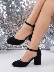 Zapatillas de tacón cuadrado de altura media para mujer de moda, con hermoso acabado y pulsera con hebilla ajustable en tobillo, perfecto para ocasiones especiales, fiestas o para añadir un toque glam a tu outfit. La punta redonda y el tacón cuadrado aseguran estabilidad y comodidad, mientras que la pulsera ajustable en el tobillo brinda comodidad y elegancia. - Negro - Ver 3