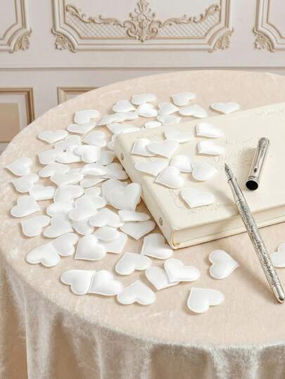 500片白色3.2厘米心形花瓣，适用于婚礼装饰，缎面心形人造花瓣，生日餐桌派对用品，五彩纸屑