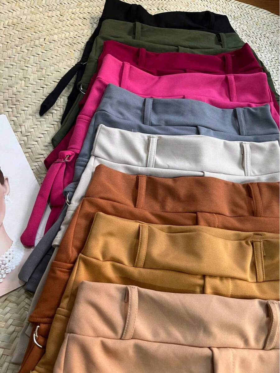 Women's Cargo Skirt Shorts In Roma Knit Fabric – Functional Pockets, High Waist, Casual And Modern - 軍綠色 - 查看 1